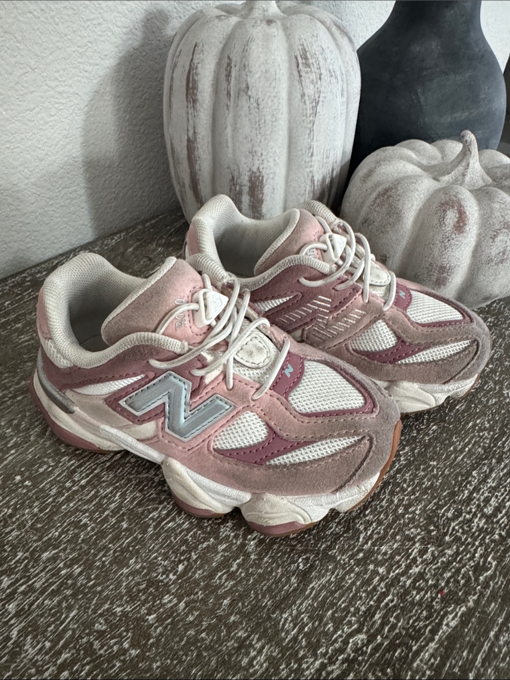 New Balance toddler Pink & White Suede Mesh Sneakers